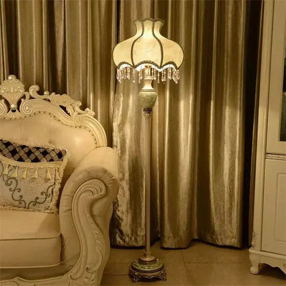 Lampe de chevet - Lampadaire - Style Contemporain, Abat-jour en Tissu, Étagère Intégrée Lampadia