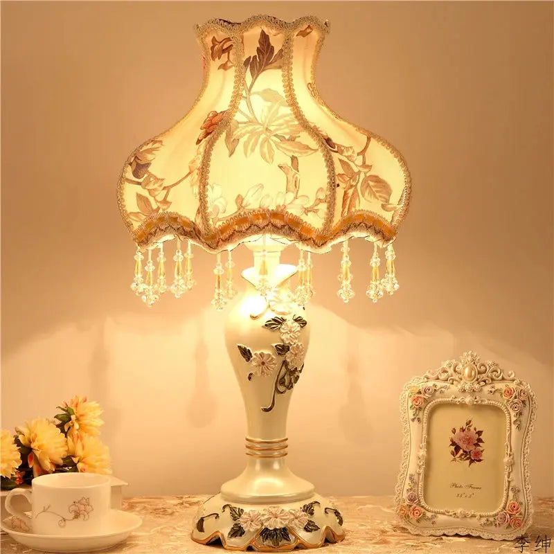Lampe de chevet - Tiffany à intensité variable - Style Art Déco Lampadia