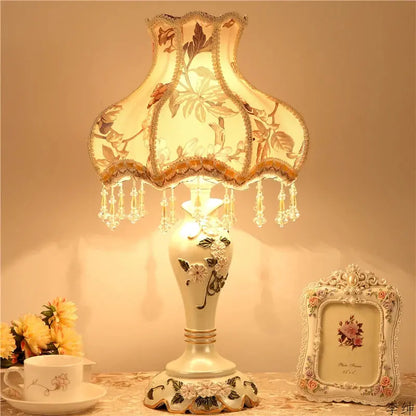 Lampe de chevet - Tiffany à intensité variable - Style Art Déco Lampadia