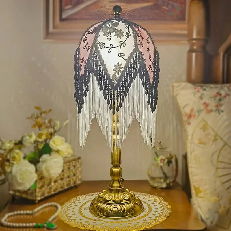Lampe de chevet à Franges Rétro Française SANDYHA - Abat-jour en Tissu à Motifs Verts, Franges Perlées, Lampe de Chevet Chambre Princesse, Décoration de Salon Lampadia